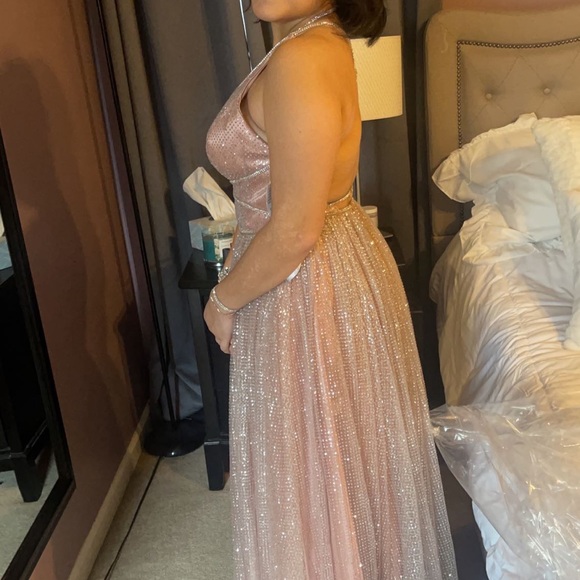 Gorgeous - Picture 5 of 5